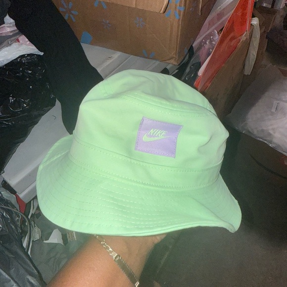 Nike Kids Light Green Bucket Hat - Picture 1 of 2